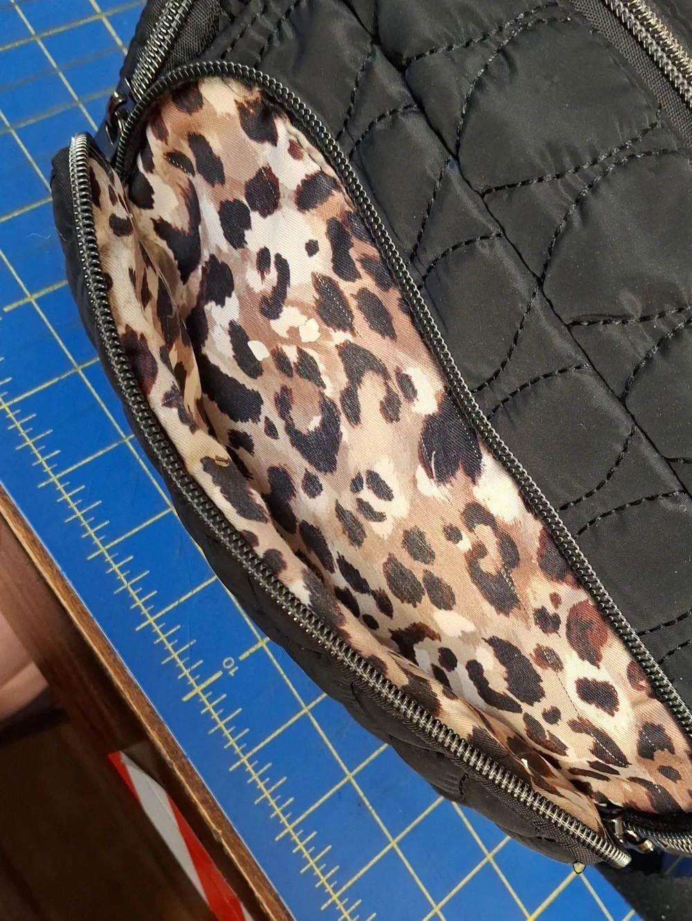 Black Quilted Crossbody 8x4x5 Bag Pre-Loved